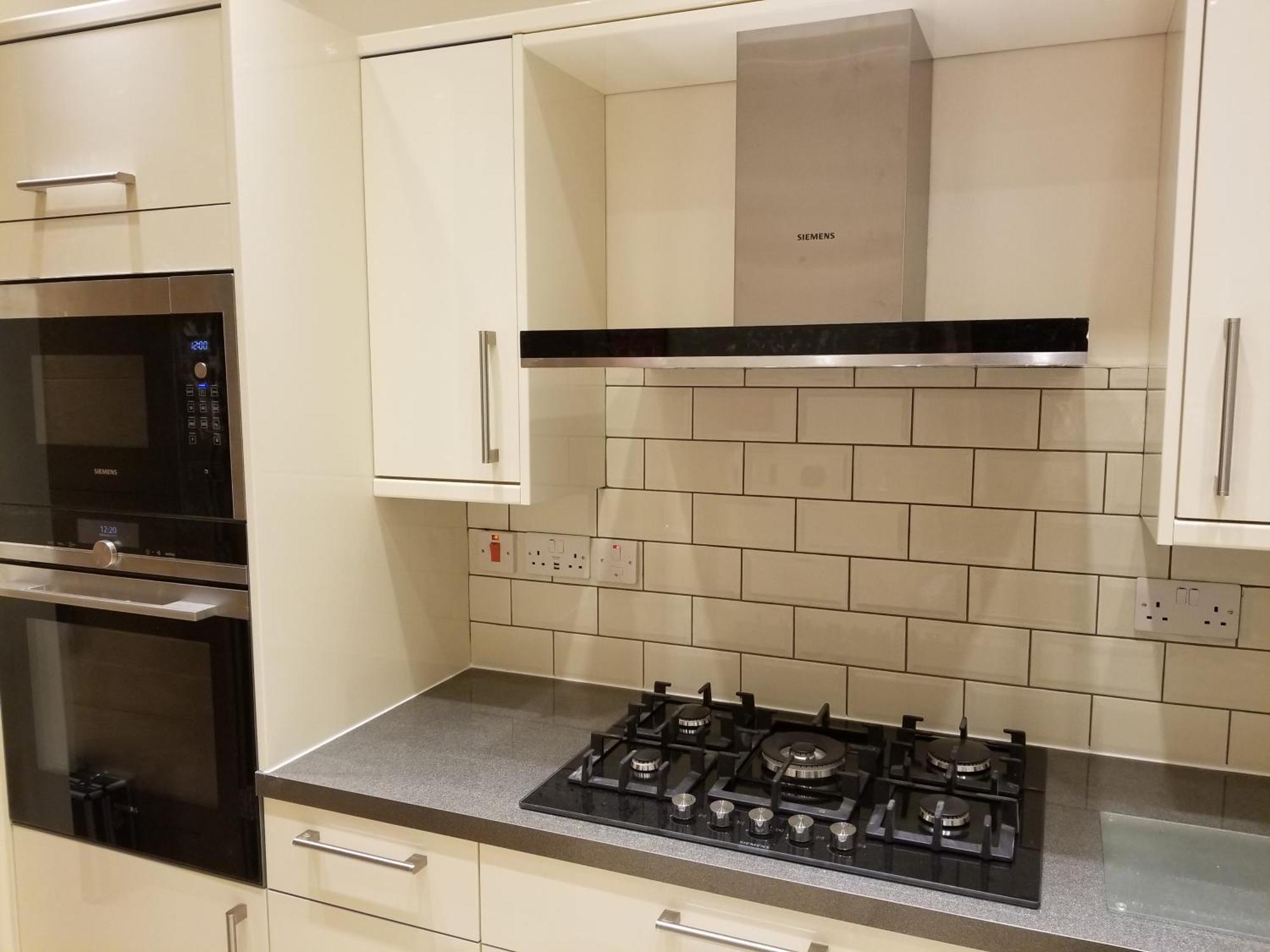 London Luxury Apartment 4 Bedroom Sleeps 12 People With 4 Bathrooms 1 Min Walk From Station Wanstead Exterior photo
