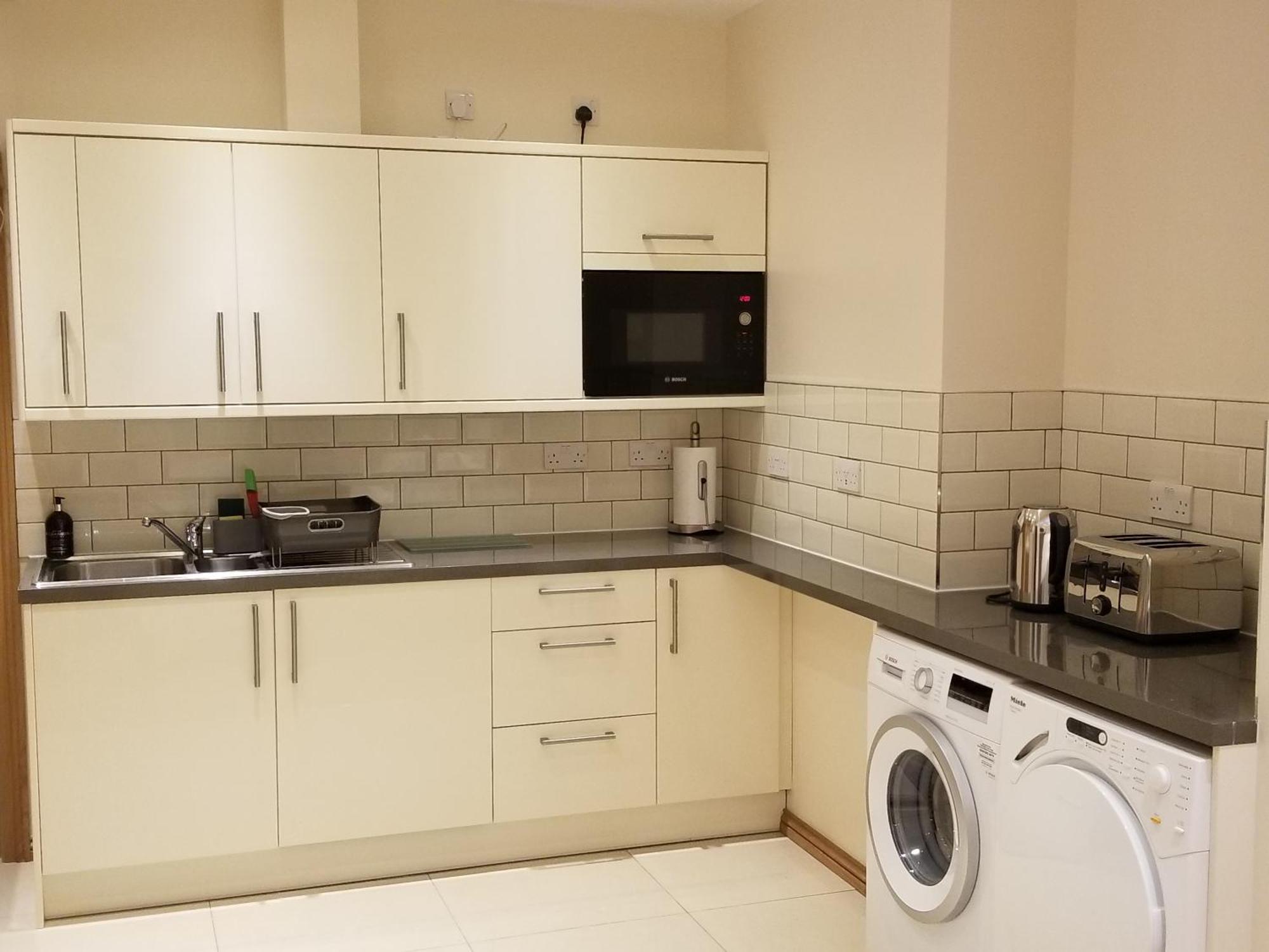 London Luxury Apartment 4 Bedroom Sleeps 12 People With 4 Bathrooms 1 Min Walk From Station Wanstead Exterior photo